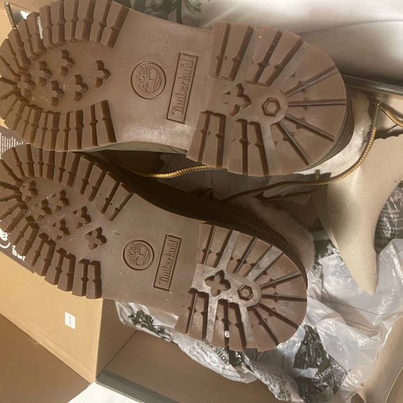 Timberland women’s snow boots - Picture 2 of 3